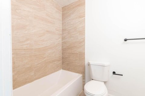 House in Boynton Beach, Florida 3 bedrooms, 94.48 sq.m. № 2188946 - photo 20