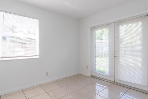 House in Boynton Beach, Florida 3 bedrooms, 94.48 sq.m. № 2188946 - photo 15