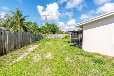 House in Boynton Beach, Florida 3 bedrooms, 94.48 sq.m. № 2188946 - photo 5