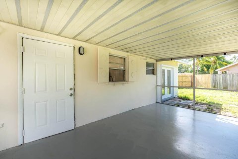 House in Boynton Beach, Florida 3 bedrooms, 94.48 sq.m. № 2188946 - photo 11