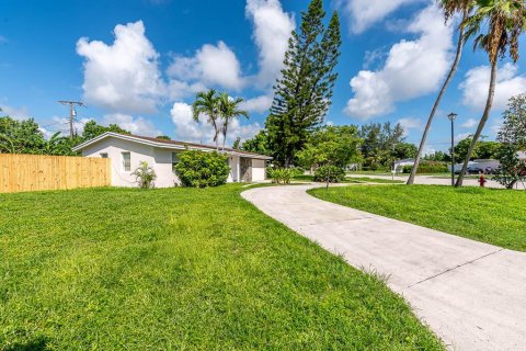 House in Boynton Beach, Florida 3 bedrooms, 94.48 sq.m. № 2188946 - photo 3