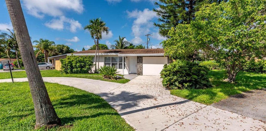 House in Boynton Beach, Florida 3 bedrooms, 94.48 sq.m. № 2188946