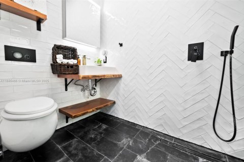 Casa en venta en Miami, Florida, 3 dormitorios, 130.81 m2 № 1845931 - foto 27