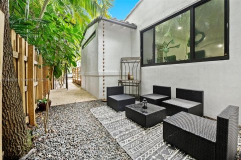 Casa en venta en Miami, Florida, 3 dormitorios, 130.81 m2 № 1845931 - foto 11