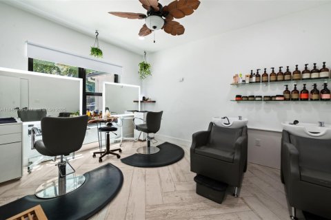 Casa en venta en Miami, Florida, 3 dormitorios, 130.81 m2 № 1845931 - foto 24