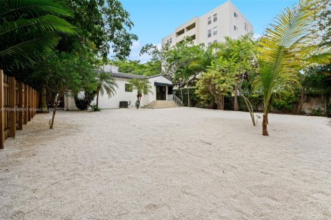 Casa en venta en Miami, Florida, 3 dormitorios, 130.81 m2 № 1845931 - foto 13