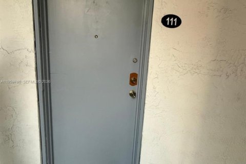 Condominio en Miami, Florida, 2 dormitorios  № 2019996