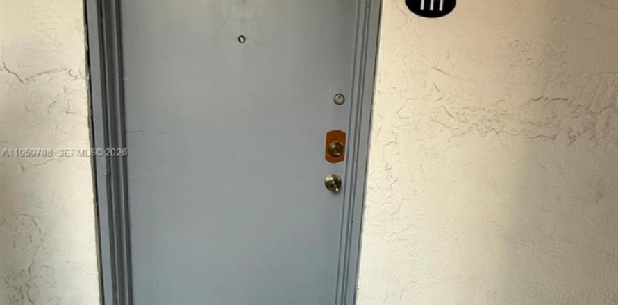 Condominio en Miami, Florida, 2 dormitorios  № 2019996