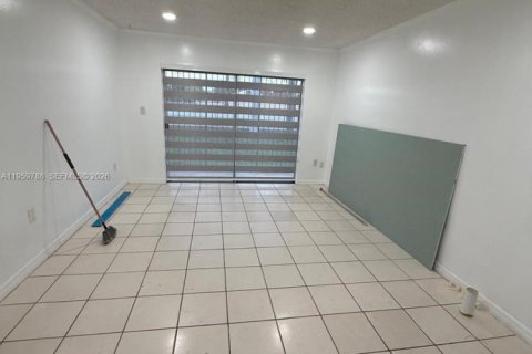 Condominio en alquiler en Miami, Florida, 2 dormitorios, 77.85 m2 № 2019996 - foto 10