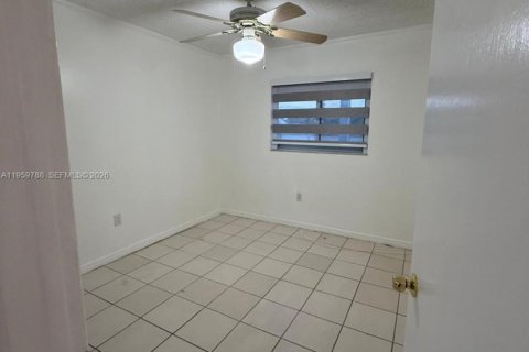 Condominio en alquiler en Miami, Florida, 2 dormitorios, 77.85 m2 № 2019996 - foto 18
