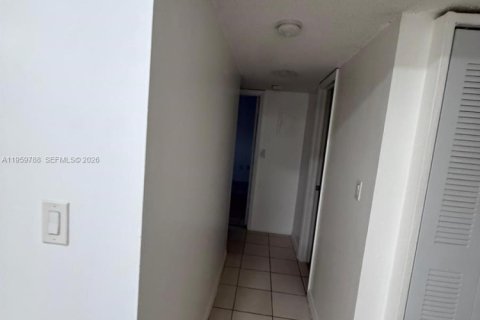 Condominio en alquiler en Miami, Florida, 2 dormitorios, 77.85 m2 № 2019996 - foto 4