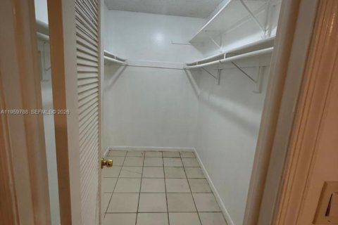 Condominio en alquiler en Miami, Florida, 2 dormitorios, 77.85 m2 № 2019996 - foto 9