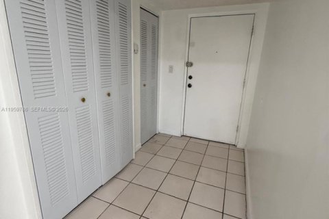 Condominio en alquiler en Miami, Florida, 2 dormitorios, 77.85 m2 № 2019996 - foto 22
