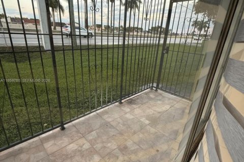 Condominio en alquiler en Miami, Florida, 2 dormitorios, 77.85 m2 № 2019996 - foto 23