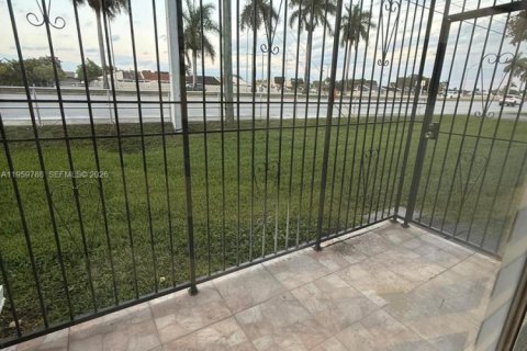 Condominio en alquiler en Miami, Florida, 2 dormitorios, 77.85 m2 № 2019996 - foto 24