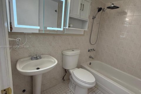 Condominio en alquiler en Miami, Florida, 2 dormitorios, 77.85 m2 № 2019996 - foto 6