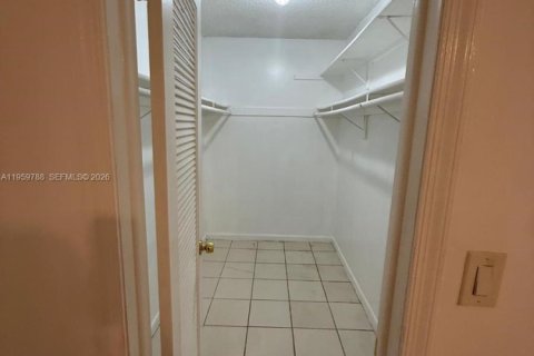 Condominio en alquiler en Miami, Florida, 2 dormitorios, 77.85 m2 № 2019996 - foto 14