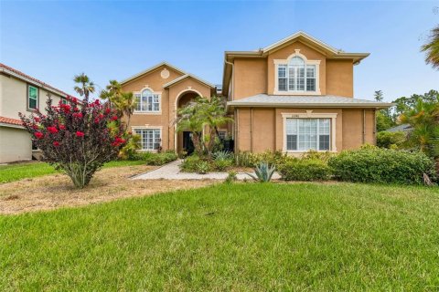 Casa en venta en Tampa, Florida, 5 dormitorios, 394.65 m2 № 2150661 - foto 2