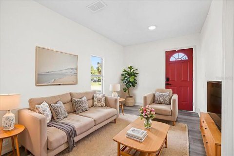 House in Tampa, Florida 4 bedrooms, 94.39 sq.m. № 1837940 - photo 3