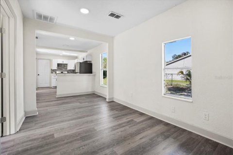 House in Tampa, Florida 4 bedrooms, 94.39 sq.m. № 1837940 - photo 13