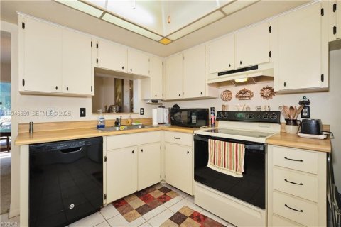 Condo in Fort Myers, Florida, 2 bedrooms  № 2003436 - photo 14