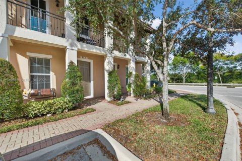 Townhouse in Pembroke Pines, Florida 3 bedrooms, 178.74 sq.m. № 2183945 - photo 5