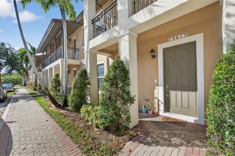 Townhouse in Pembroke Pines, Florida 3 bedrooms, 178.74 sq.m. № 2183945 - photo 8