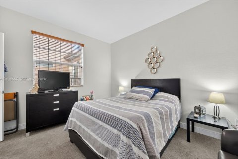Townhouse in Pembroke Pines, Florida 3 bedrooms, 178.74 sq.m. № 2183945 - photo 23