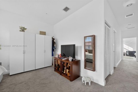 Townhouse in Pembroke Pines, Florida 3 bedrooms, 178.74 sq.m. № 2183945 - photo 20