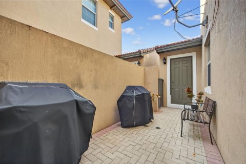 Townhouse in Pembroke Pines, Florida 3 bedrooms, 178.74 sq.m. № 2183945 - photo 25