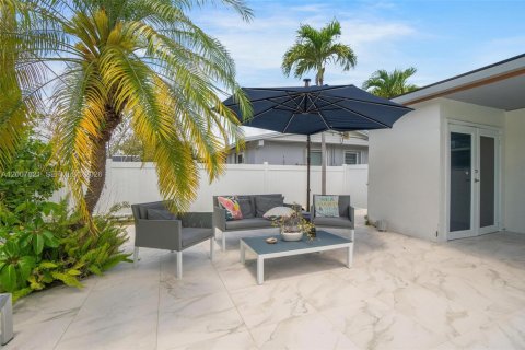 House in Palmetto Bay, Florida 3 bedrooms, 140.47 sq.m. № 2075701 - photo 22