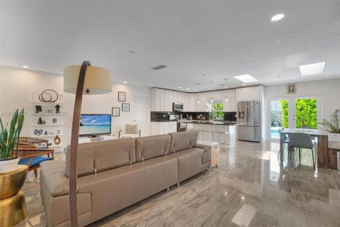 House in Palmetto Bay, Florida 3 bedrooms, 140.47 sq.m. № 2075701 - photo 28