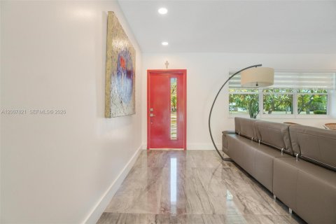 House in Palmetto Bay, Florida 3 bedrooms, 140.47 sq.m. № 2075701 - photo 26
