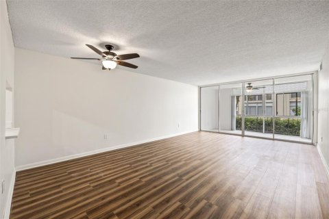 Condo in Clearwater, Florida, 2 bedrooms  № 1252008 - photo 15