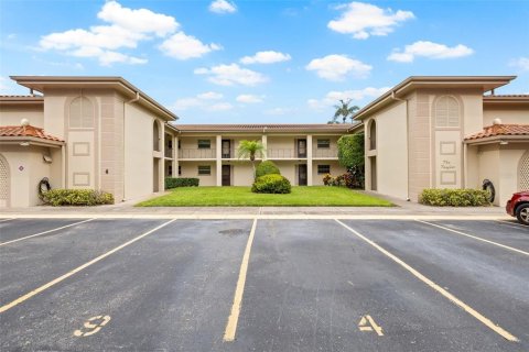 Condo in Clearwater, Florida, 2 bedrooms  № 1252008 - photo 2