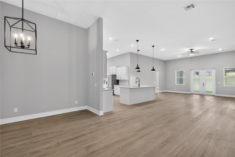 House in Fruitland Park, Florida 4 bedrooms, 314.85 sq.m. № 2212831 - photo 5