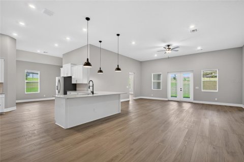 House in Fruitland Park, Florida 4 bedrooms, 314.85 sq.m. № 2212831 - photo 8