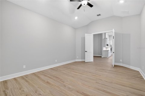 House in Fruitland Park, Florida 4 bedrooms, 314.85 sq.m. № 2212831 - photo 24