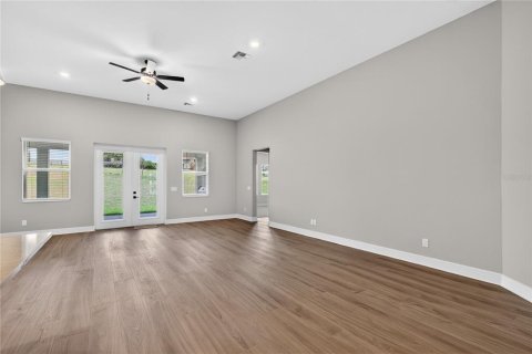 House in Fruitland Park, Florida 4 bedrooms, 314.85 sq.m. № 2212831 - photo 17