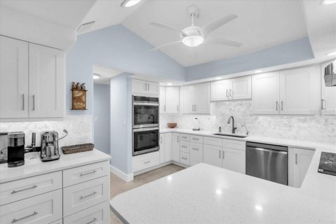 Villa ou maison à vendre à Punta Gorda, Floride: 4 chambres, 316.52 m2 № 2135241 - photo 16