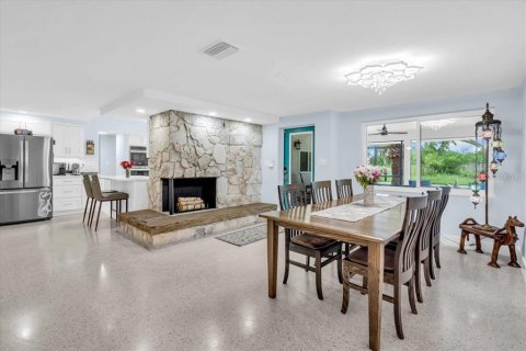 Villa ou maison à vendre à Punta Gorda, Floride: 4 chambres, 316.52 m2 № 2135241 - photo 8