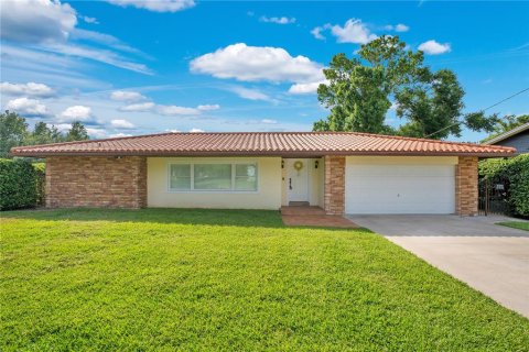 House in Orlando, Florida 3 bedrooms, 214.33 sq.m. № 1656770 - photo 1