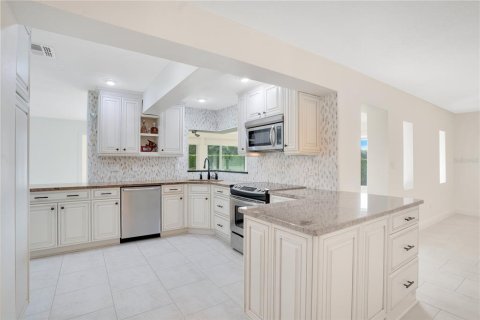 House in Orlando, Florida 3 bedrooms, 214.33 sq.m. № 1656770 - photo 3