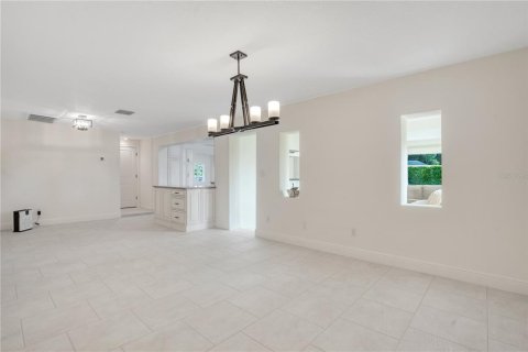 House in Orlando, Florida 3 bedrooms, 214.33 sq.m. № 1656770 - photo 9