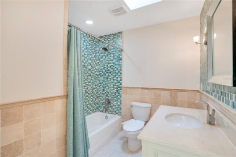 House in Orlando, Florida 3 bedrooms, 214.33 sq.m. № 1656770 - photo 14