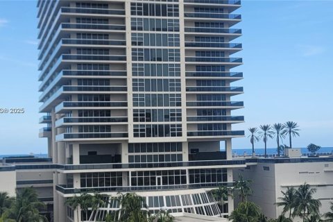 Condo in Hallandale Beach, Florida, 2 bedrooms  № 2086554