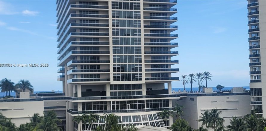 Condo in Hallandale Beach, Florida, 2 bedrooms  № 2086554