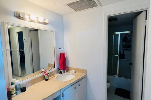 Condominio en venta en Sunny Isles Beach, Florida, 1 dormitorio, 70.79 m2 № 1860070 - foto 11