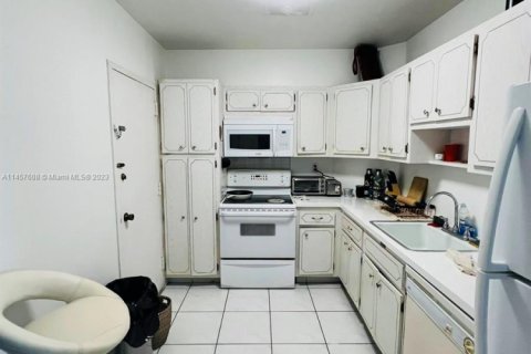 Condominio en venta en Sunny Isles Beach, Florida, 1 dormitorio, 70.79 m2 № 1860070 - foto 13