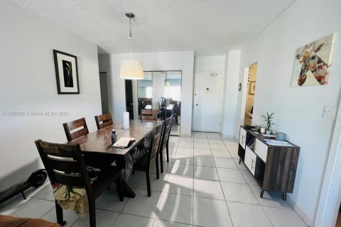 Condominio en venta en Sunny Isles Beach, Florida, 1 dormitorio, 70.79 m2 № 1860070 - foto 7